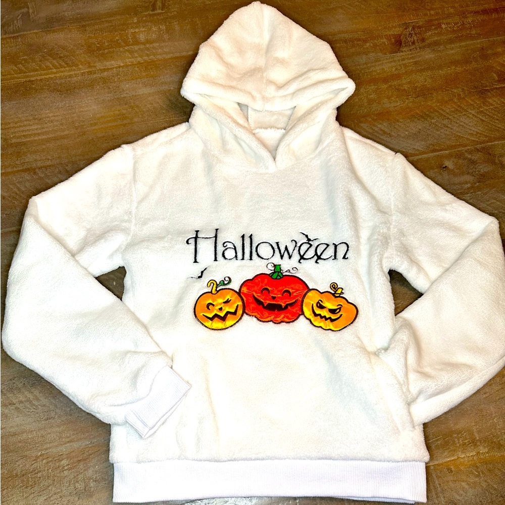 ⭐️Girls white fuzzy pullover hoodie with pockets and pumpkin graphic
